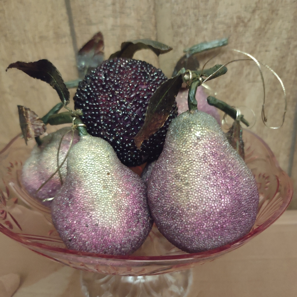 BRAND NEW!! MIDWEST ARTIFICIAL FRUITS IN NEW PLASTIC BOWL.
